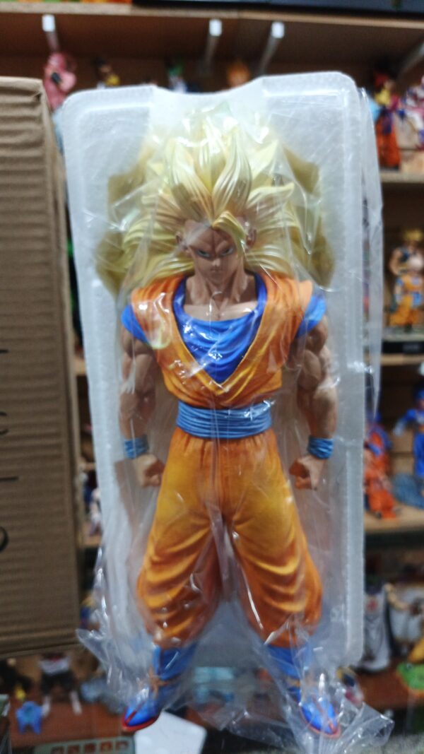 Goku SS3
Dragón Ball Z 
Tamaño:33cm
