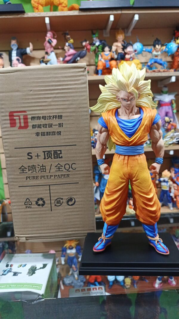 Goku SS3
Dragón Ball Z 
Tamaño:33cm