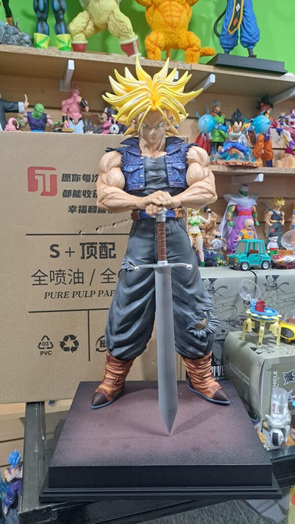 Trunks SSJ
Dragón Ball Z 
 53 cm altura marca JT