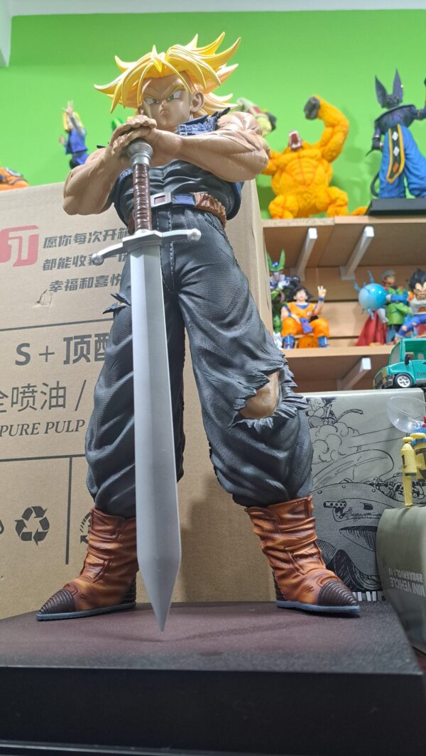 Trunks SSJ
Dragón Ball Z 
 53 cm altura marca JT