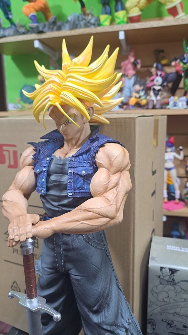 Trunks SSJ
Dragón Ball Z 
 53 cm altura marca JT