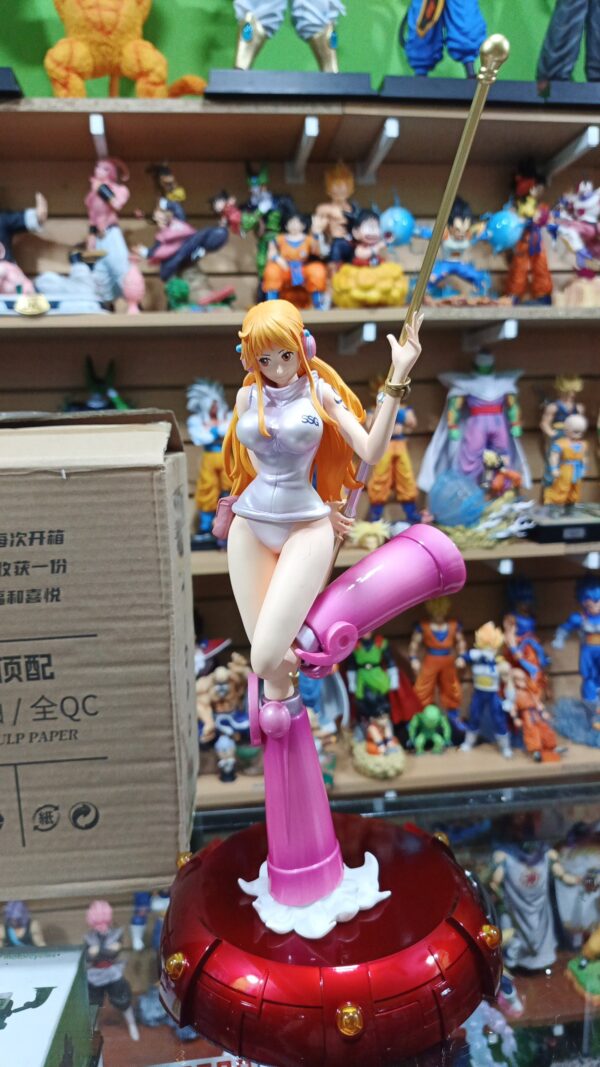 Nami 
One Piece
Tamaño:33cm