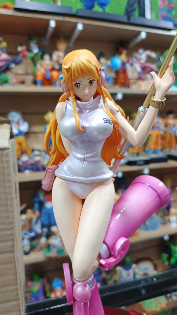 Nami 
One Piece
Tamaño:33cm