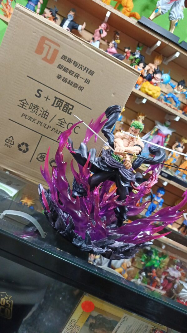 Zoro 
One Piece
Tamaño:29cm