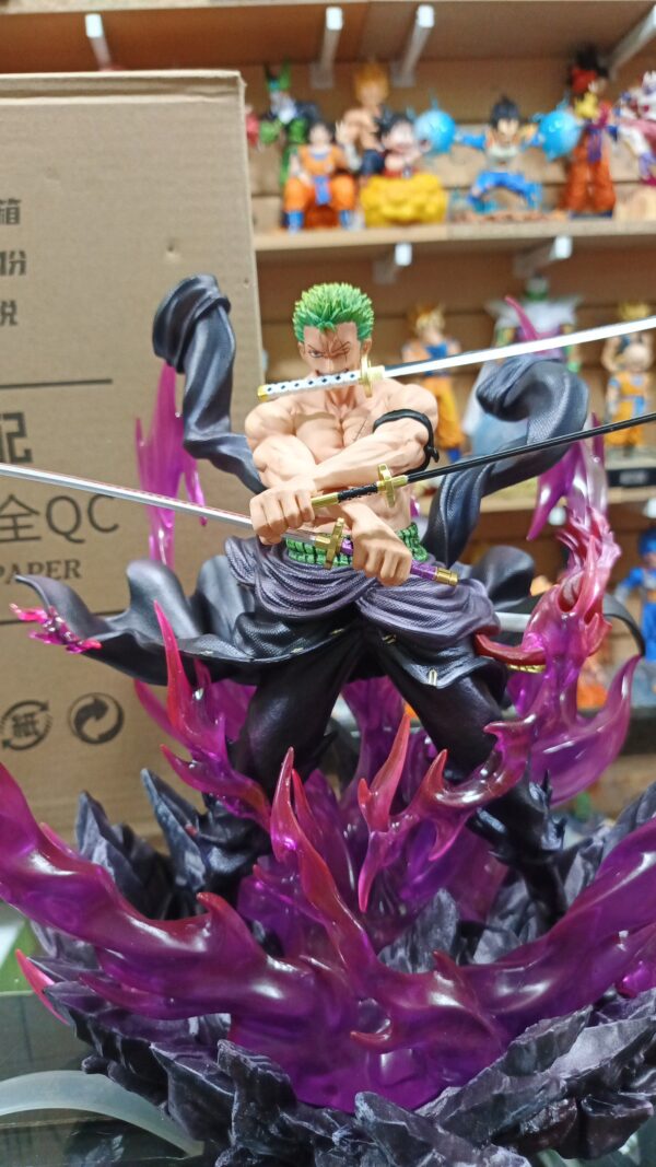 Zoro 
One Piece
Tamaño:29cm