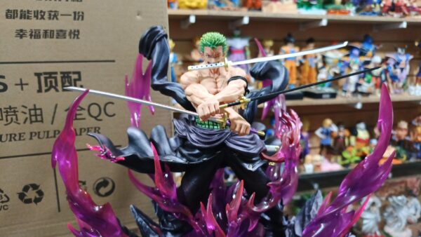 Zoro 
One Piece
Tamaño:29cm
