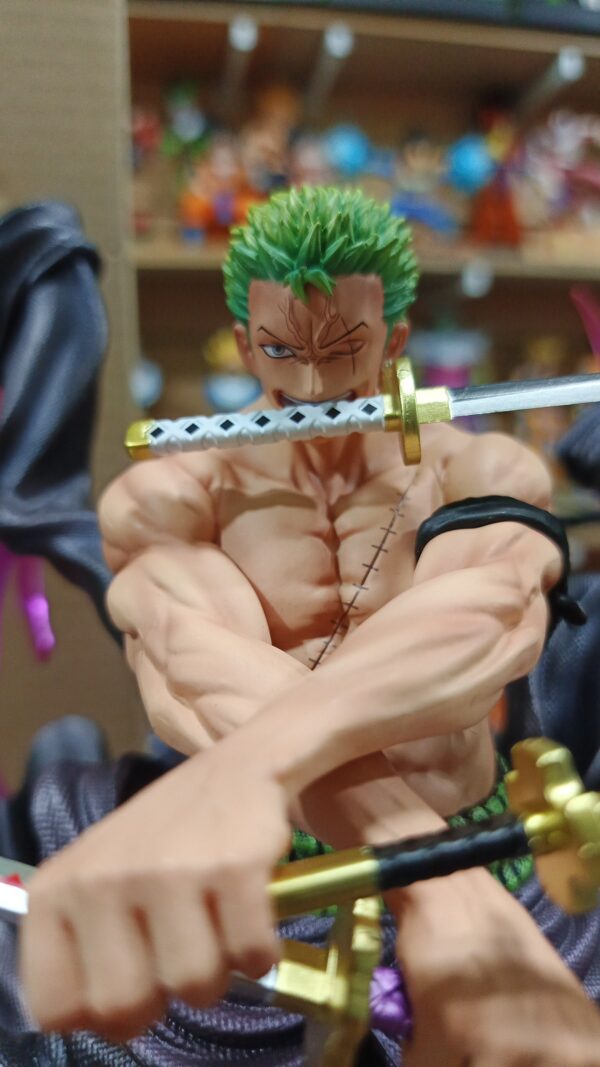 Zoro 
One Piece
Tamaño:29cm