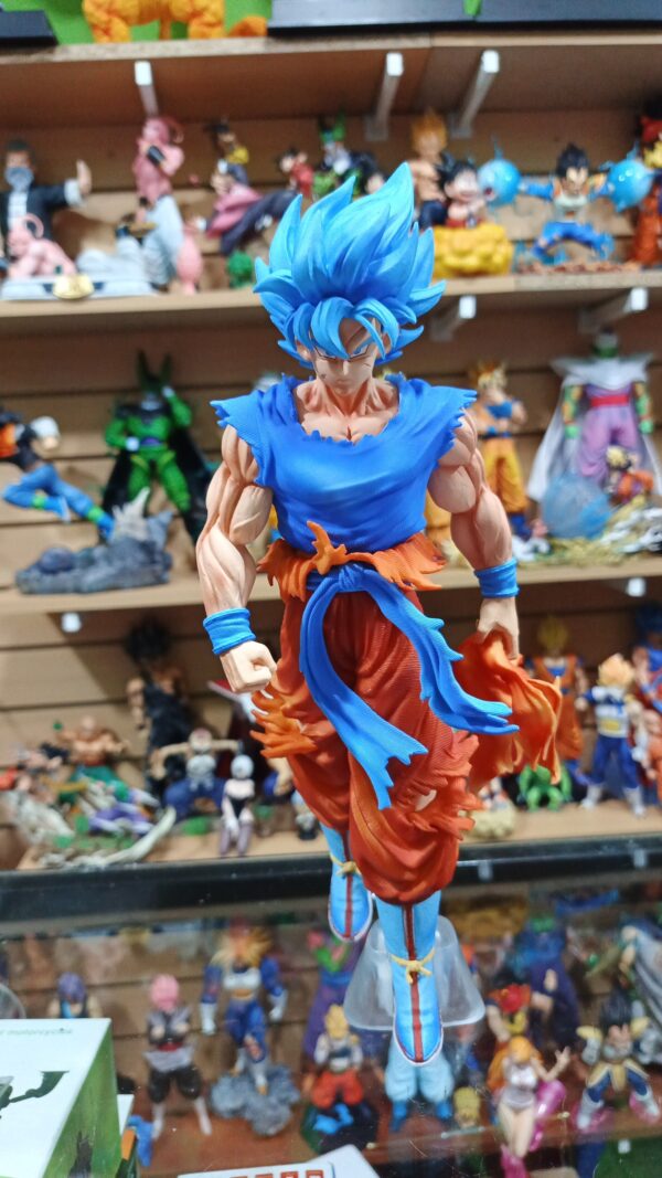 Goku dios 
Dragón Ball Super 
Tamaño:32cm