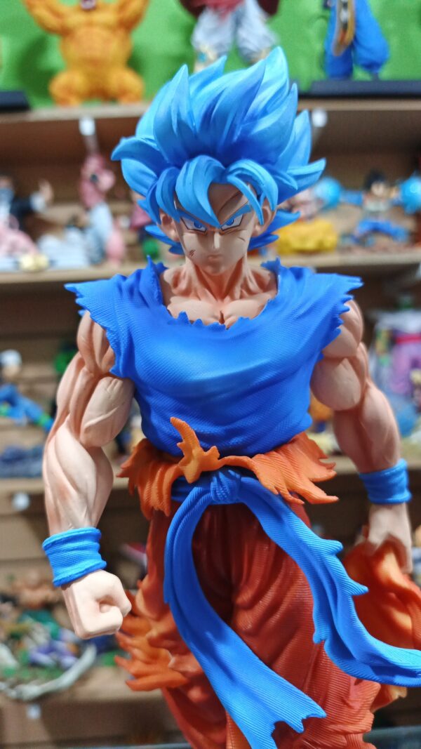 Goku dios 
Dragón Ball Super 
Tamaño:32cm