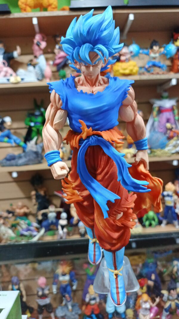 Goku dios 
Dragón Ball Super 
Tamaño:32cm