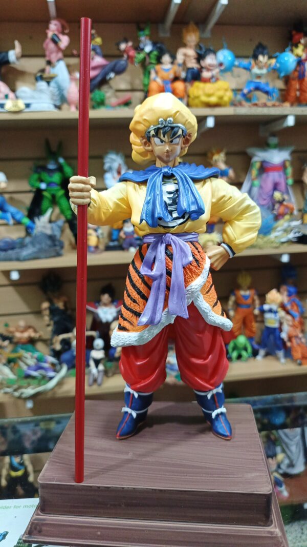 Goku ?
Dragón Ball Z 
Tamaño:31cm