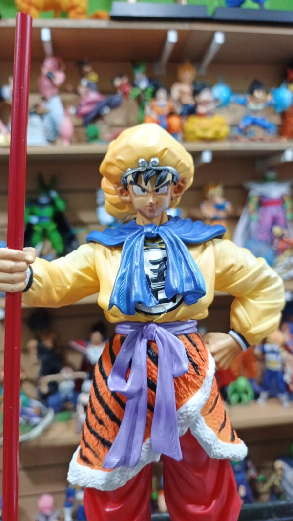 Goku ?
Dragón Ball Z 
Tamaño:31cm