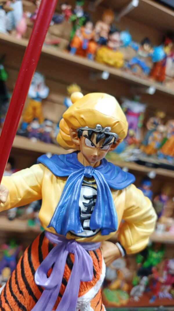 Goku ?
Dragón Ball Z 
Tamaño:31cm