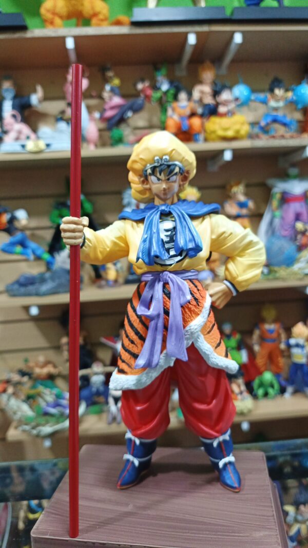 Goku ?
Dragón Ball Z 
Tamaño:31cm