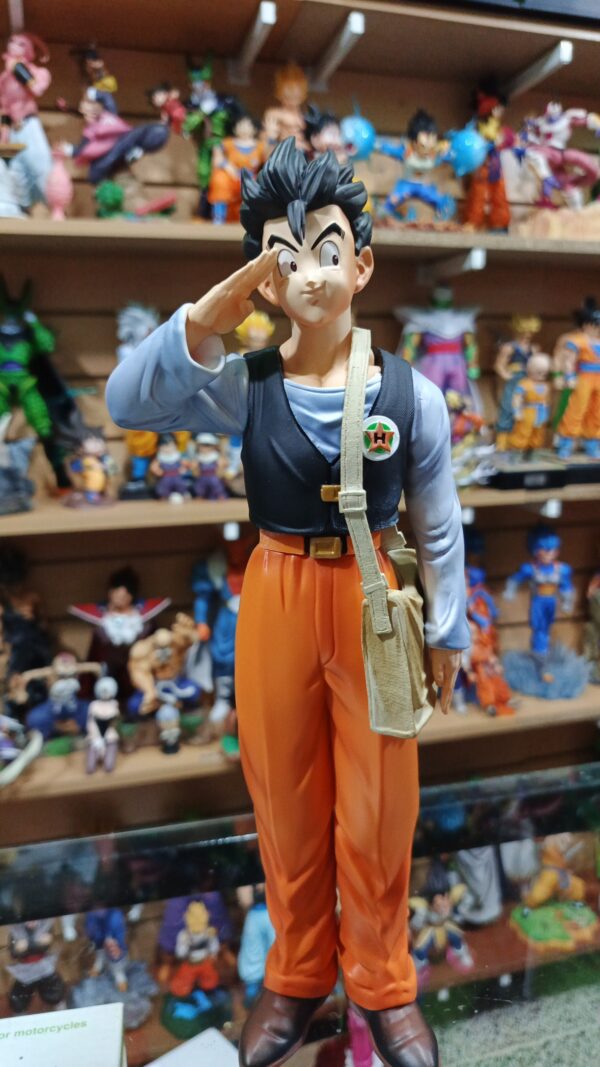 Gohan Univercidad normal
Dragón Ball Z 
Tamaño:31cm