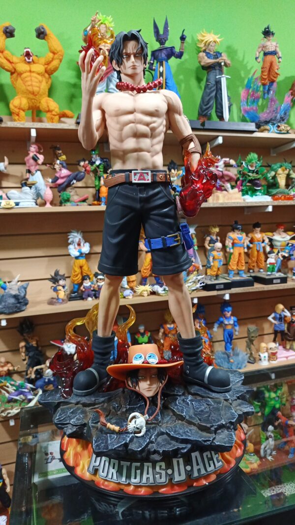 Ace D
One Piece
Tamaño:65cm
Puño de fuego