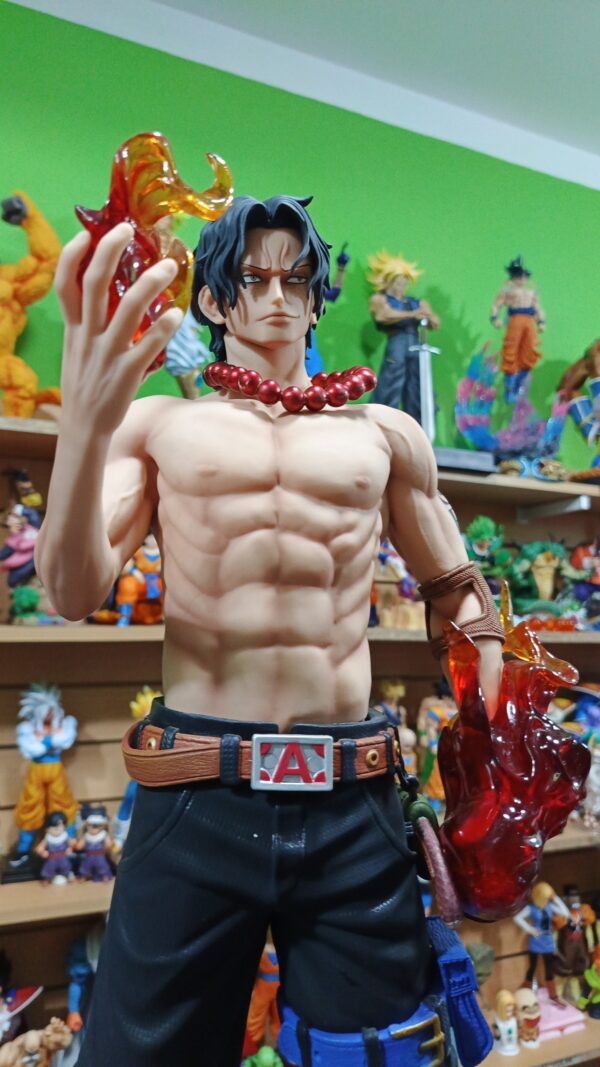 Ace D
One Piece
Tamaño:65cm
Puño de fuego