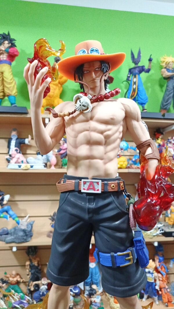 Ace D
One Piece
Tamaño:65cm
Puño de fuego
