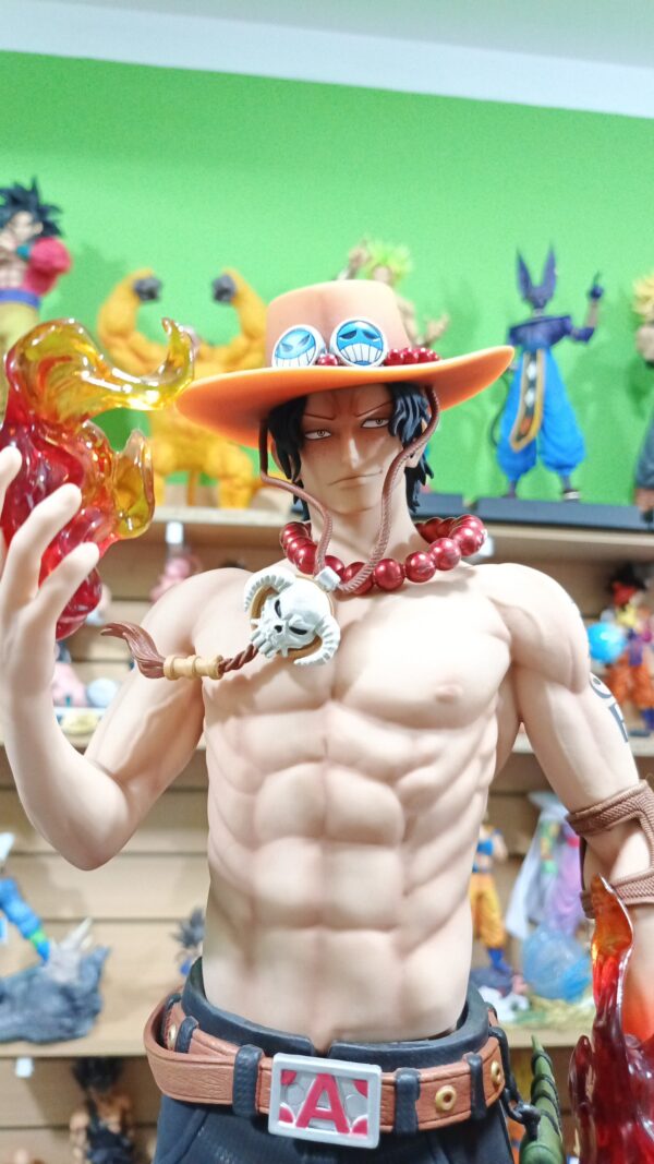 Ace D
One Piece
Tamaño:65cm
Puño de fuego