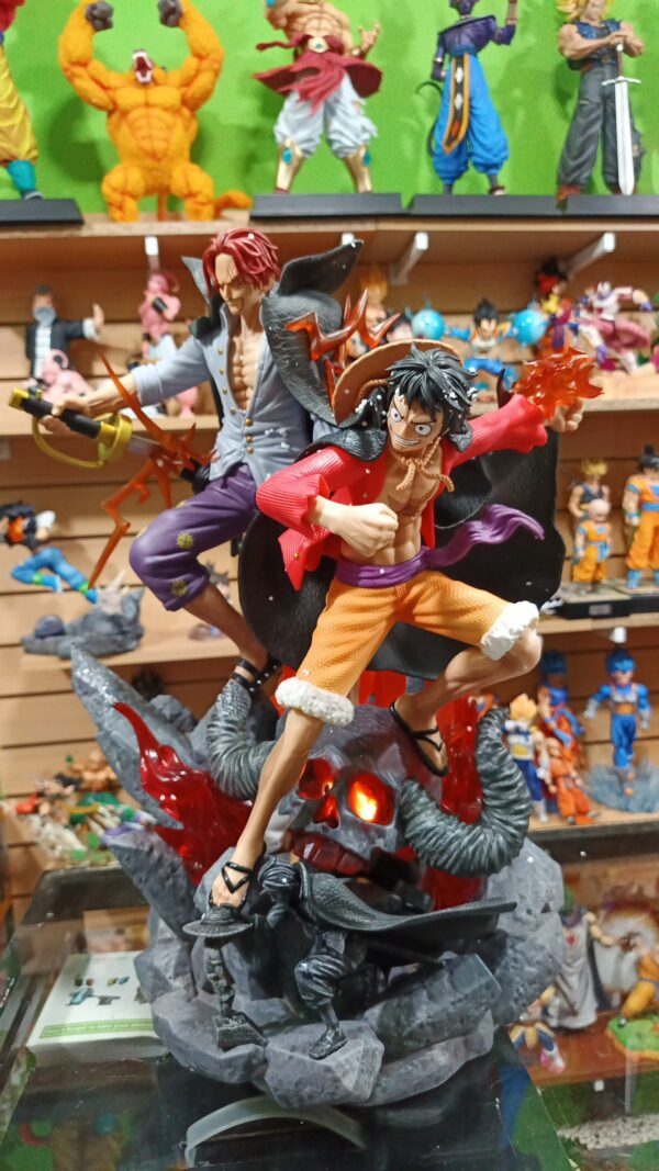 Luffy & Shanks 
One Piece 
Tamaño:50cm