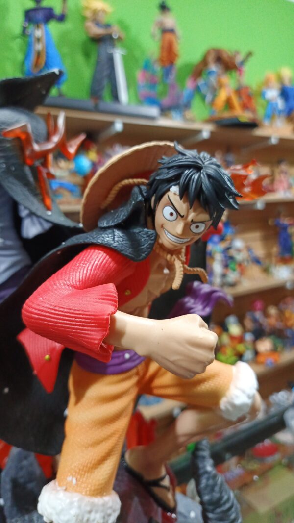 Luffy & Shanks 
One Piece 
Tamaño:50cm