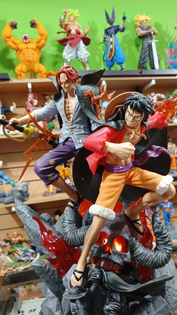 Luffy & Shanks 
One Piece 
Tamaño:50cm