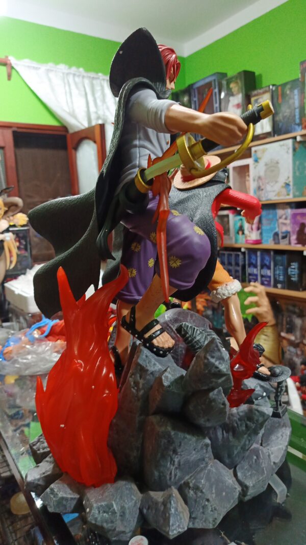 Luffy & Shanks 
One Piece 
Tamaño:50cm
