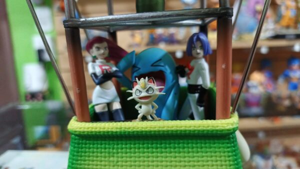 El equipo roquet
Pokemon
Tamaño:38cm
Jen nememei a la velocidad de la luz 
Quien era su patrocinador no lo sé