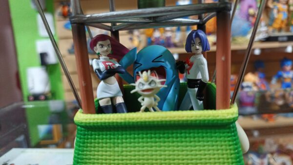 El equipo roquet
Pokemon
Tamaño:38cm
Jen nememei a la velocidad de la luz 
Quien era su patrocinador no lo sé