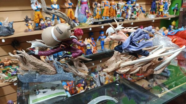 Gara VS el de los huesos tlueros
Naruto Shippuden 
Tamaño:20cm