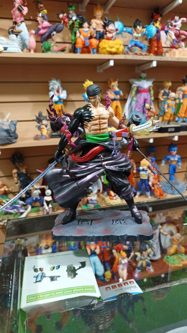 Zoro
One Piece
Tamaño 25cm