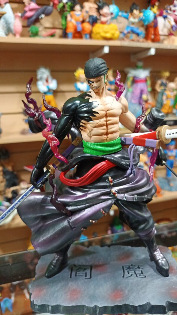 Zoro
One Piece
Tamaño 25cm