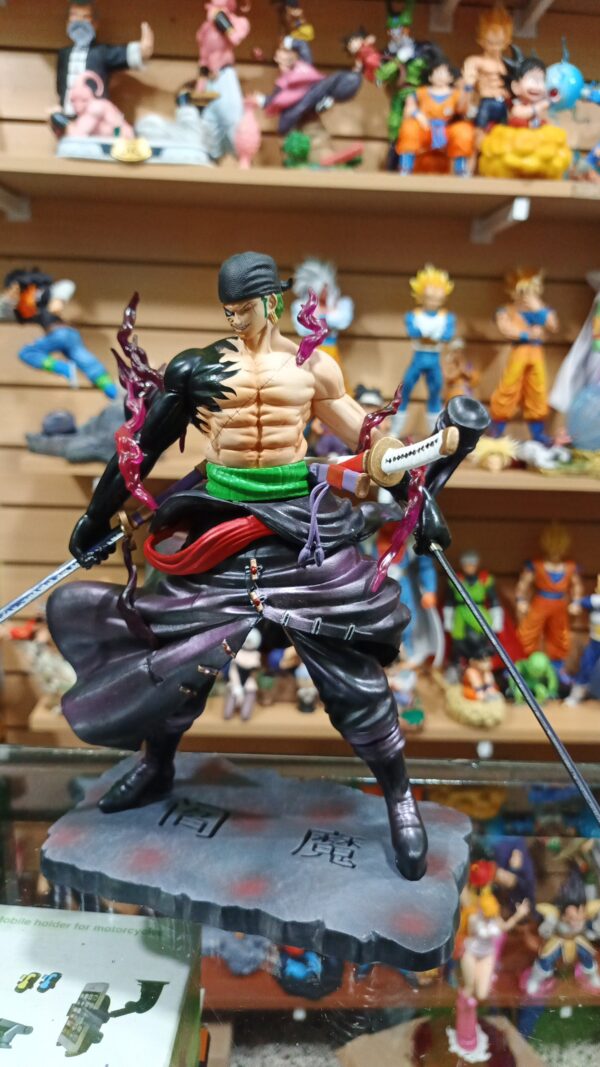 Zoro
One Piece
Tamaño 25cm