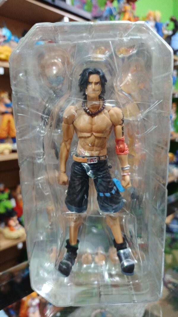 Ace puño de fuego D
One Piece 
Tamaño:18cm