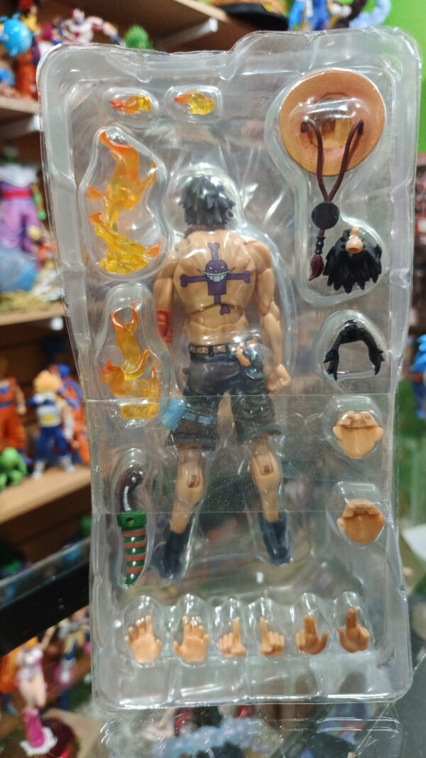 Ace puño de fuego D
One Piece 
Tamaño:18cm