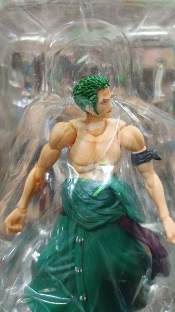 Zorro
One Piece
Tamaño:18cm