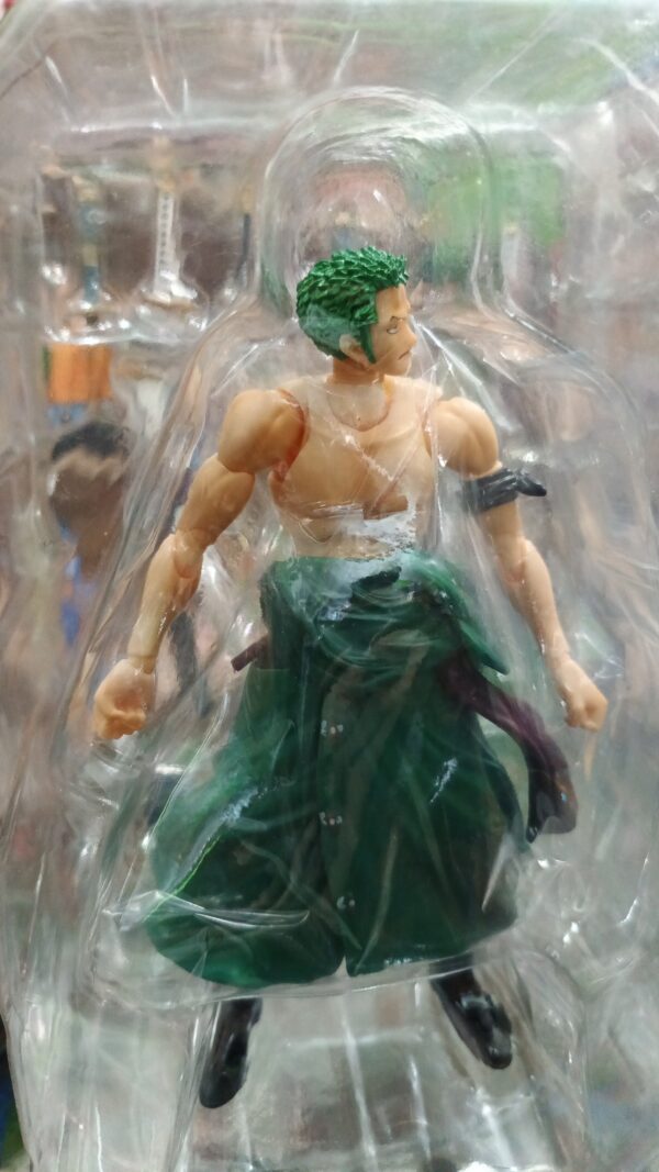 Zorro
One Piece
Tamaño:18cm