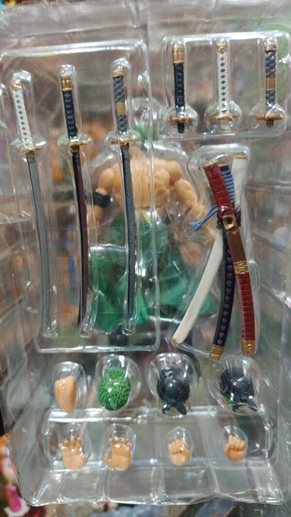 Zorro
One Piece
Tamaño:18cm