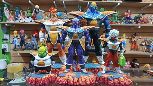 Rikun 
tamaño:50cm
Jeff
Tamaño:54cm
Burdo
Tamaño:22cm
Ginyu
Tamaño:40cm
Guiss
Tamaño:35cm