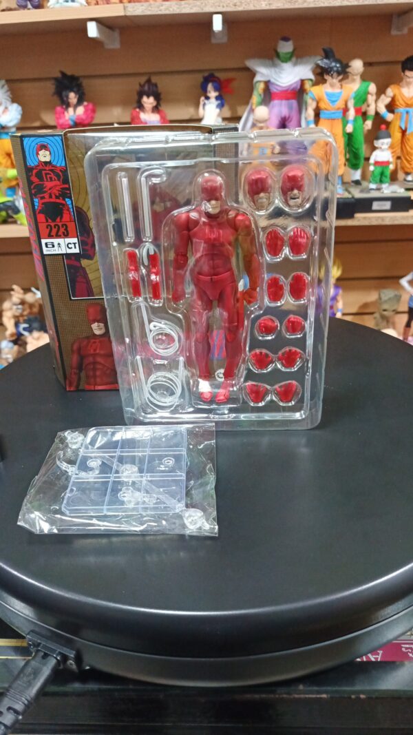Daredevil 
Marvel 
Tamaño:16cm