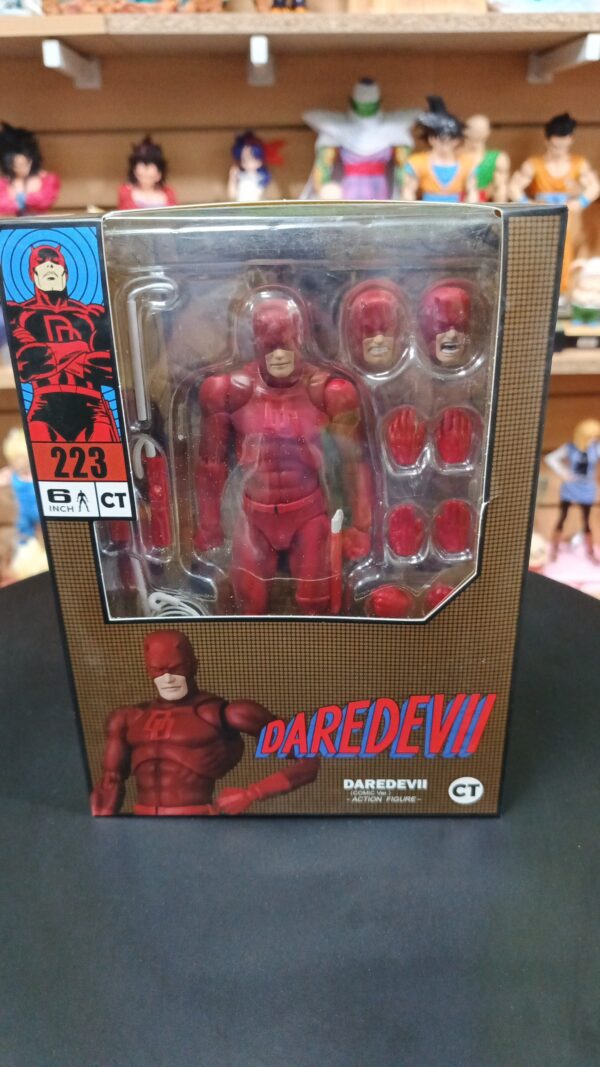 Daredevil 
Marvel 
Tamaño:16cm