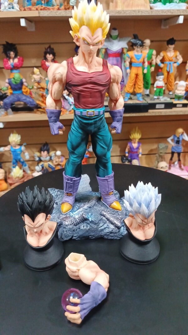 Baby vegeta
Dragón Ball GT
Altura:31cm