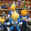 Set habitación del tiempo
Tamaños 
Goku:28.5cm 
Gohan:17.5cm
Trunks:25.5cm
Vegeta:26.5cm