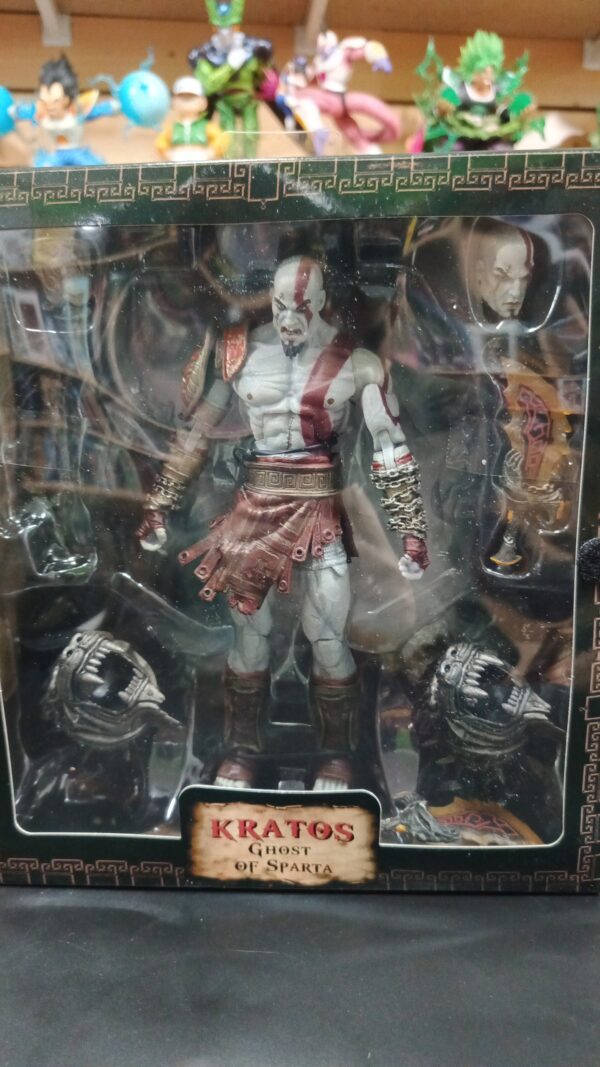 Kratos 
God Of War III
Tamaño:18cm