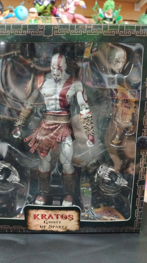 Kratos 
God Of War III
Tamaño:18cm
