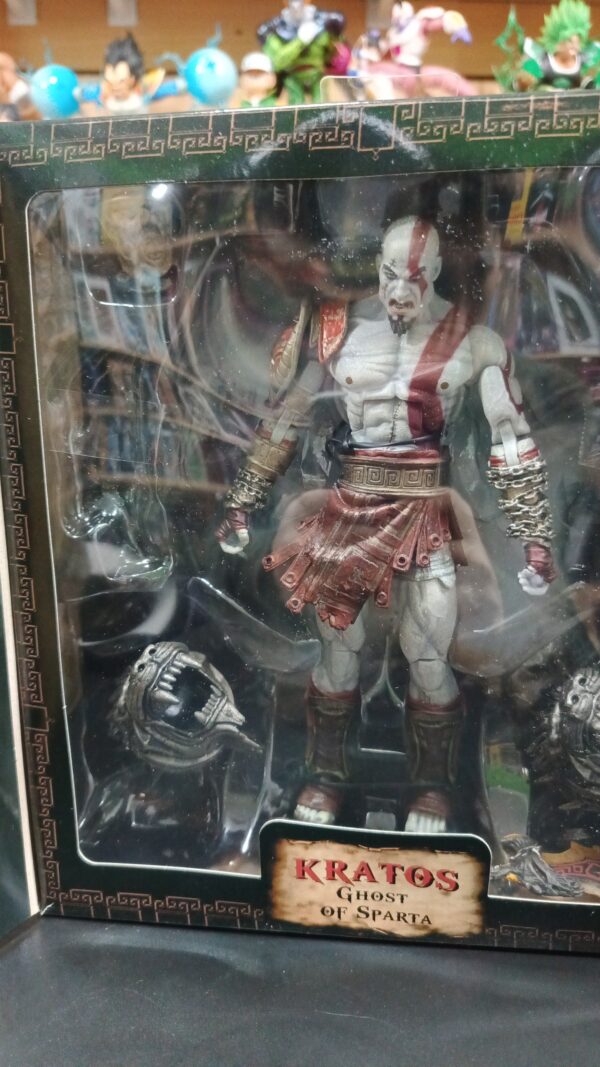 Kratos 
God Of War III
Tamaño:18cm