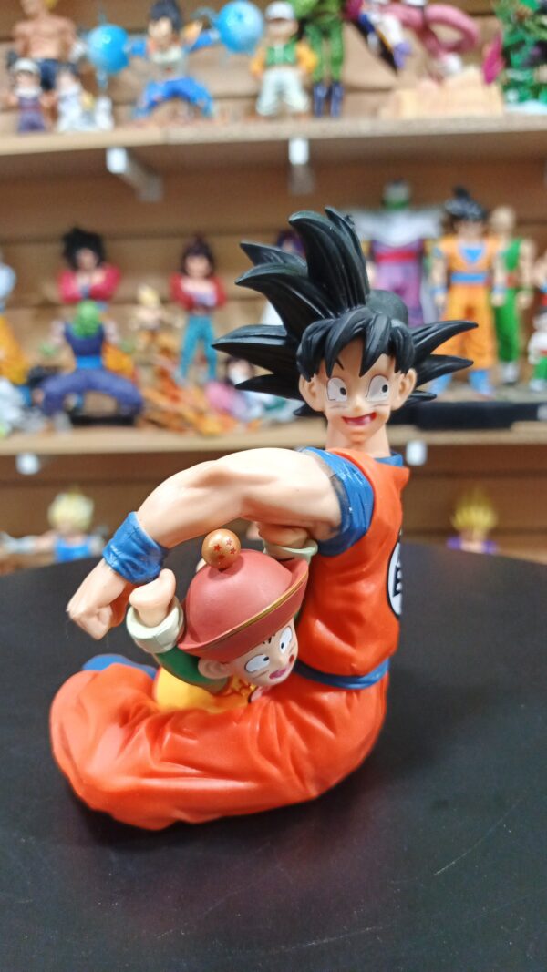 Goku y Gohan sentado
Dragón Ball Z 
Tamaño:16cm
