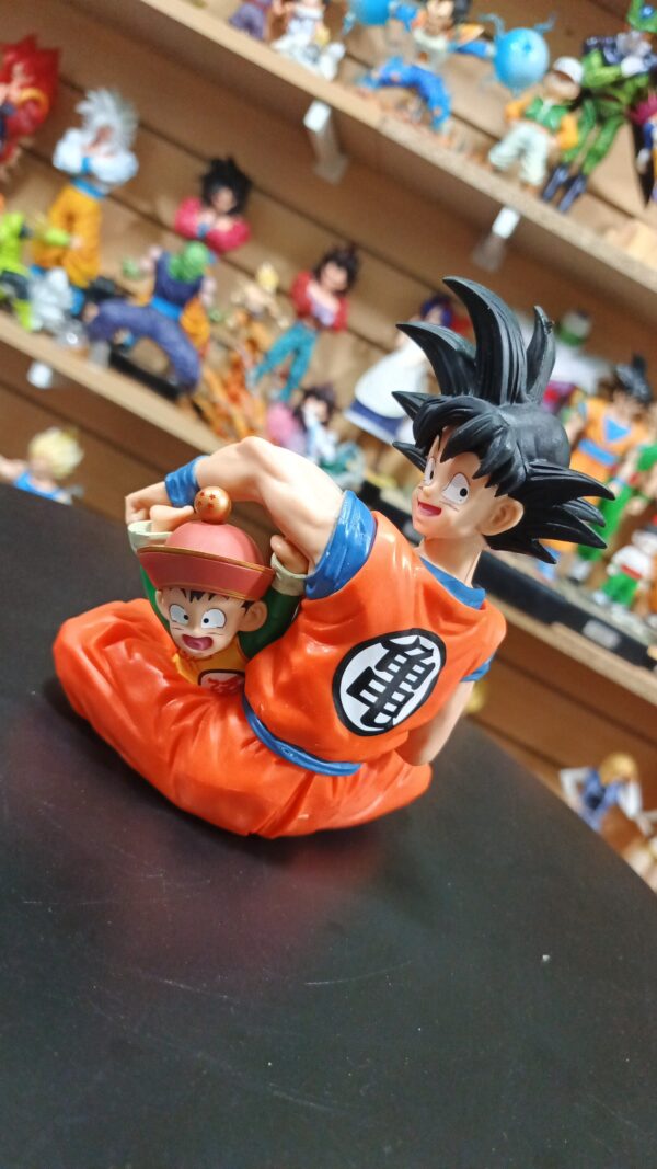 Goku y Gohan sentado
Dragón Ball Z 
Tamaño:16cm