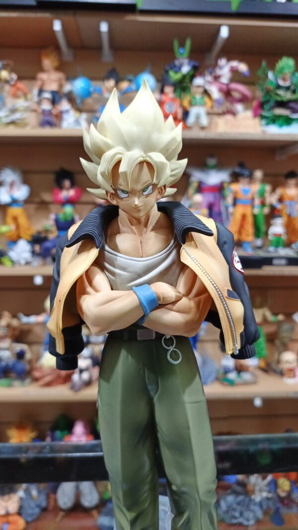 Goku chaqueta SSj 2
Dragón Ball Z 
Tamaño:31cm