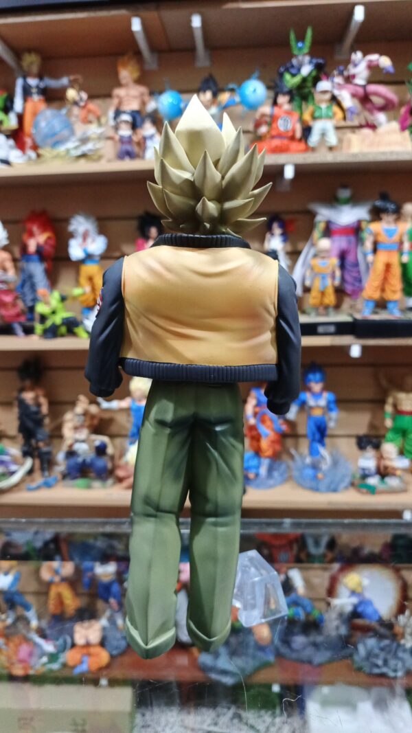Goku chaqueta SSj 2
Dragón Ball Z 
Tamaño:31cm